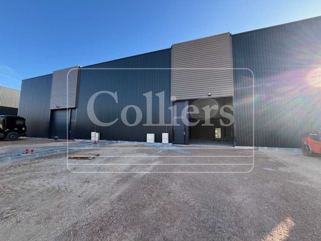 Flex in Venelles for lease Building Photo- Image 1 of 10