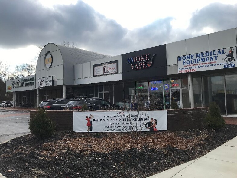 1730-1740 E Jericho Tpke, Huntington, NY à louer - Photo du bâtiment - Image 2 de 6