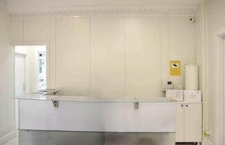 Plus de détails pour Multi-résidentiel à vendre