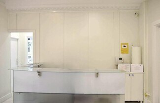 Plus de détails pour Multi-résidentiel à vendre