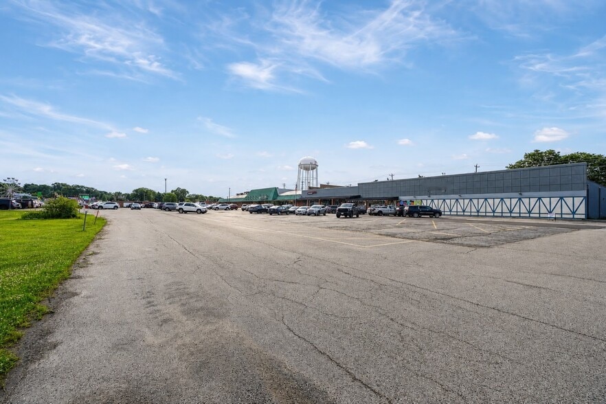Seymour Ave, Mundelein, IL for lease - Building Photo - Image 3 of 3