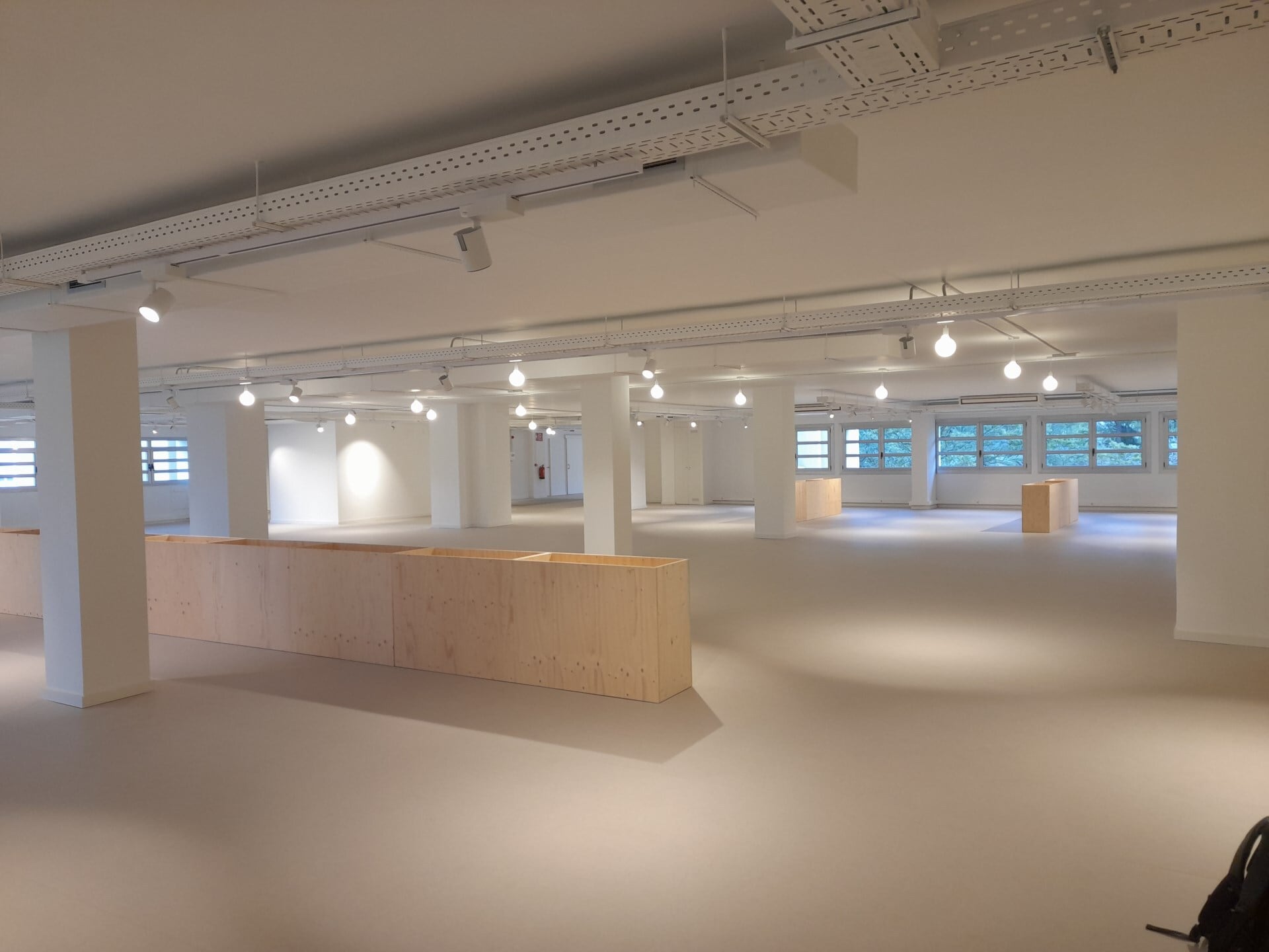 Office in Esplugues de Llobregat, Barcelona for lease Interior Photo- Image 1 of 19