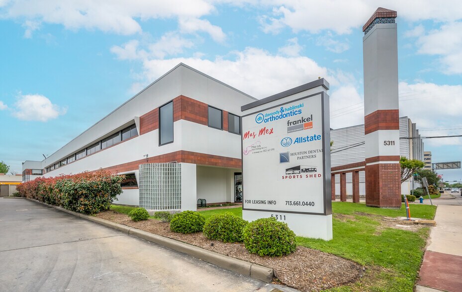 5311 Kirby Dr, Houston, TX à louer - Photo du bâtiment - Image 2 de 11