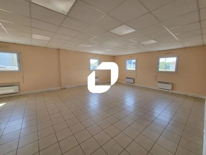 Bureau dans Basse-Goulaine à louer - Photo du bâtiment - Image 3 de 12