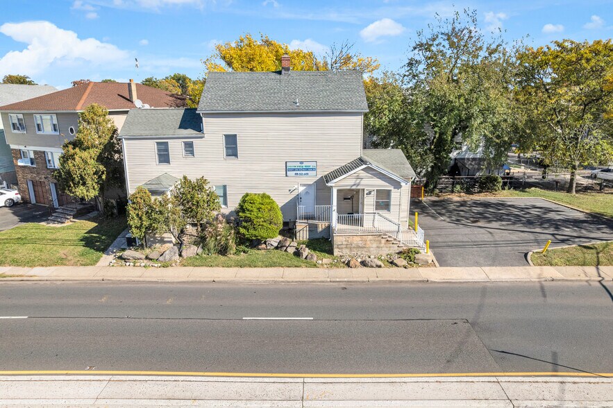 553 Chilton St, Elizabeth, NJ à louer - Photo du bâtiment - Image 2 de 8