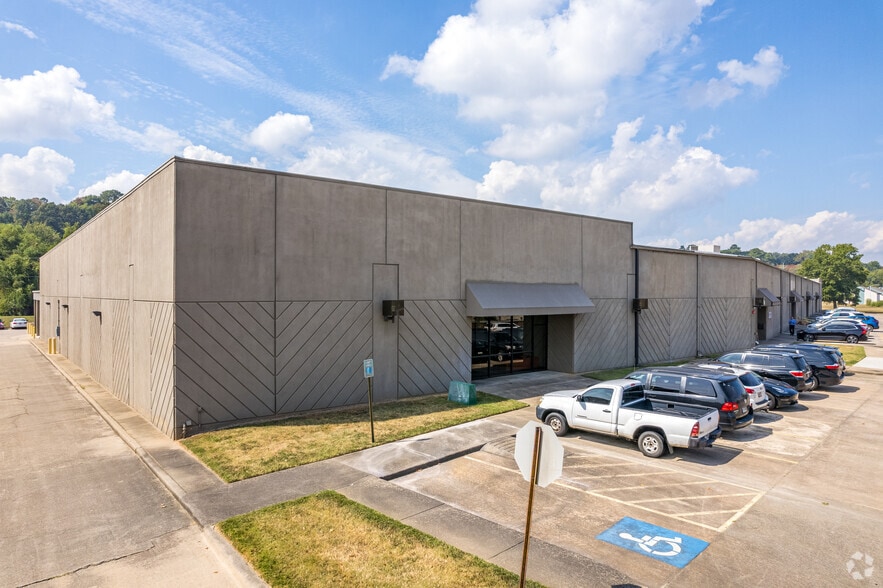 2201 Brookwood Dr, Little Rock, AR for lease - Primary Photo - Image 1 of 13