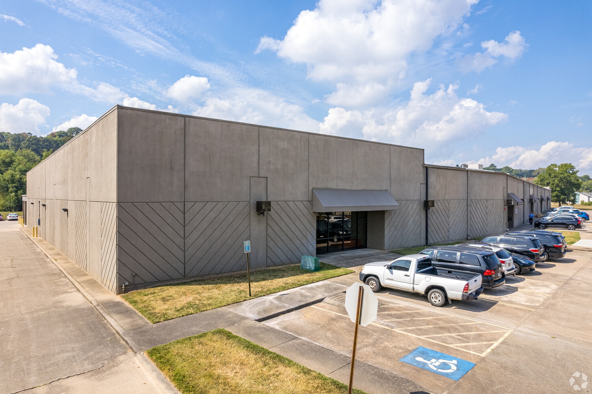 2201 Brookwood Dr, Little Rock, AR for lease Primary Photo- Image 1 of 14