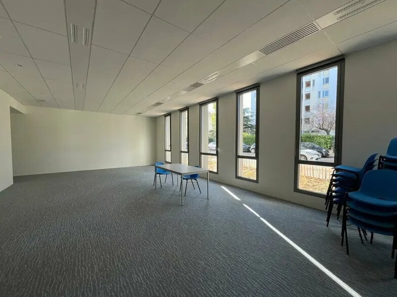 9 Rue Bonnet, Villeurbanne for sale - Building Photo - Image 2 of 8