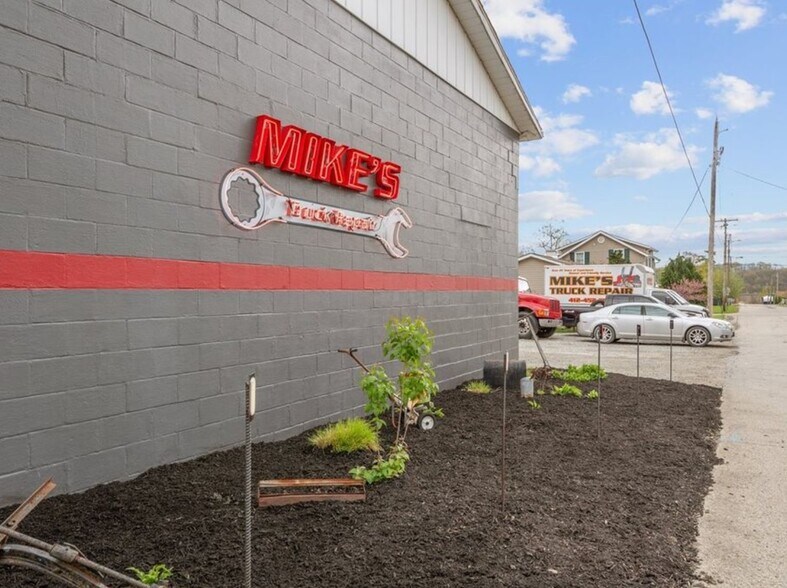 700 Roosevelt St, Youngwood, PA à vendre - Photo du bâtiment - Image 2 de 6