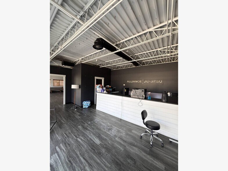 4630 N Shallowford Rd, Dunwoody, GA à louer - Photo intérieure - Image 2 de 7