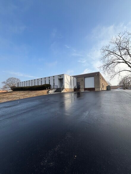 200 Engineers Rd, Hauppauge, NY à louer - Photo du bâtiment - Image 2 de 18