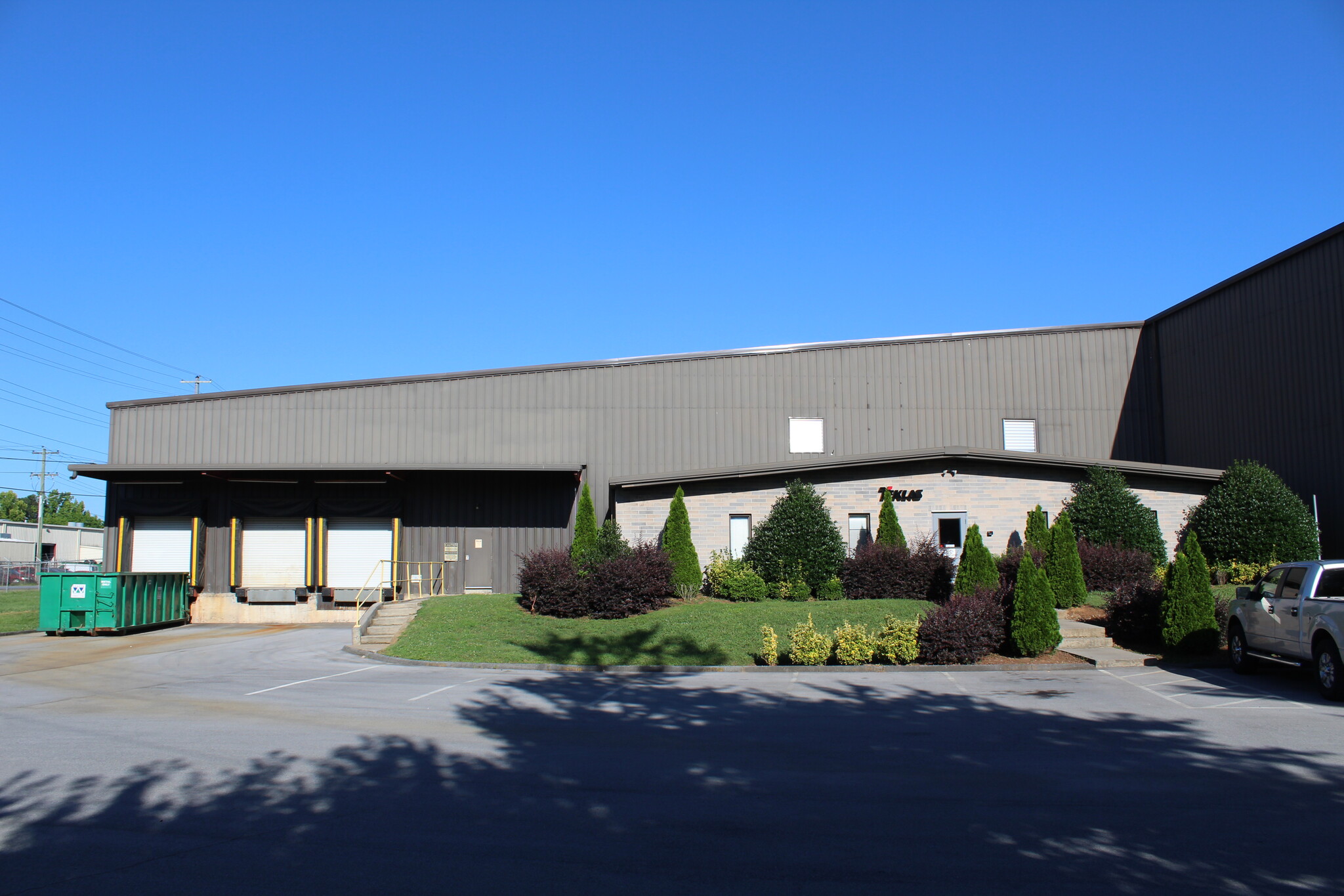 320 S Industrial Blvd, Calhoun, GA for lease Building Photo- Image 1 of 9