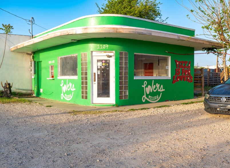 Roosevelt Shopping Center portfolio of 3 properties for sale on LoopNet.ca - Building Photo - Image 3 of 20
