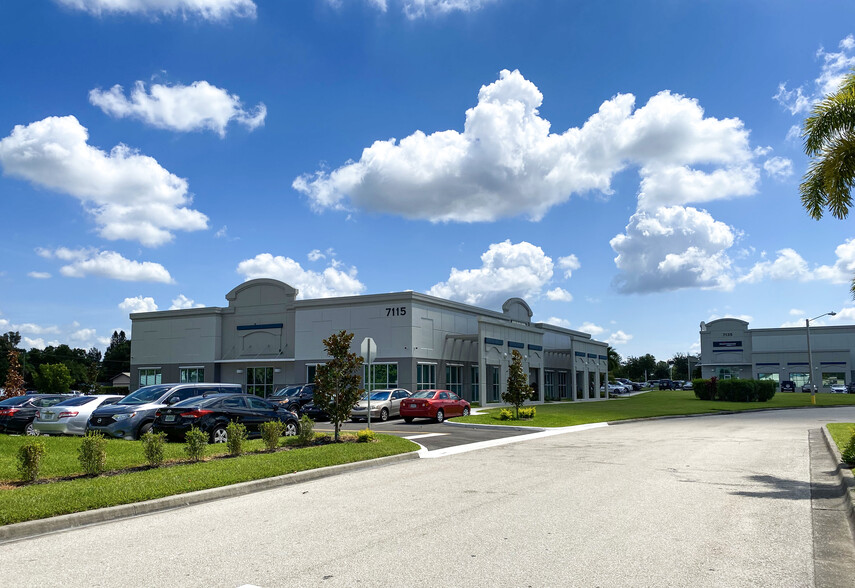 7115 16th St E, Sarasota, FL for lease - Building Photo - Image 1 of 9