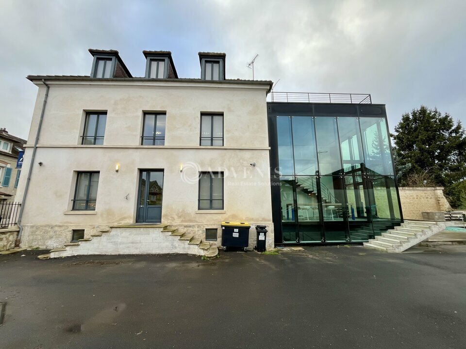 Office in L'Isle-Adam for lease Building Photo- Image 1 of 13