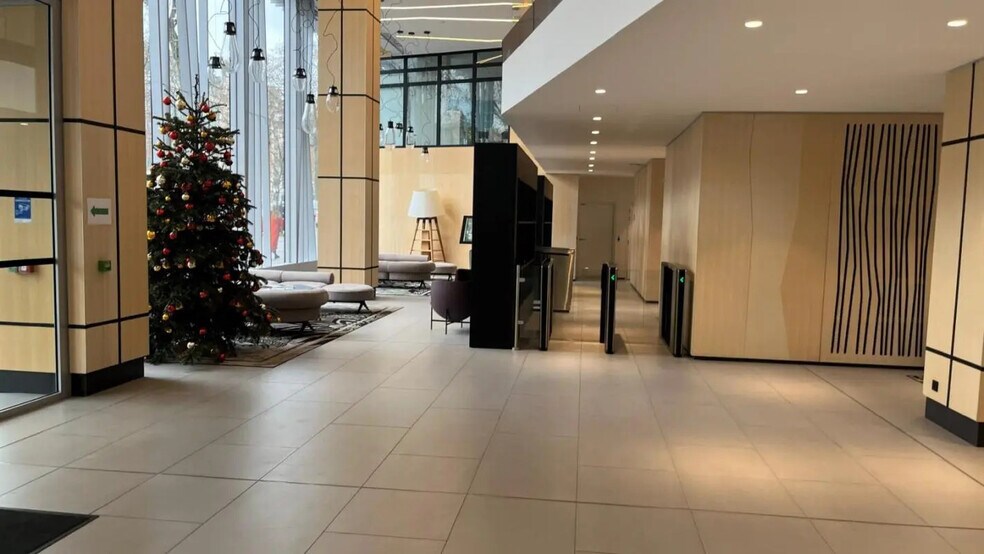 83-85 Avenue De La Grande Armée, Paris for lease - Building Photo - Image 3 of 18