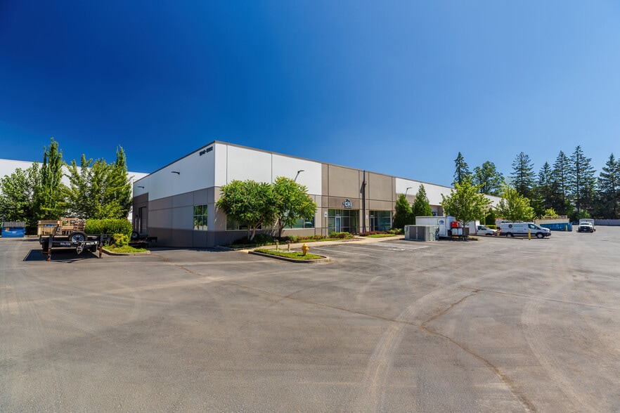 19850-19990 SW 112th Ave, Tualatin, OR for lease - Building Photo - Image 1 of 14