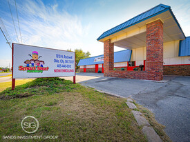 Vacant Early Education Center - Rockwell Ave - Garderie