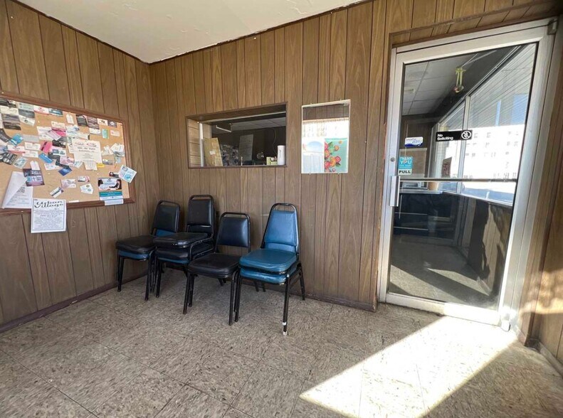 221 S Main St, Blackwell, OK à vendre - Photo intérieure - Image 3 de 6