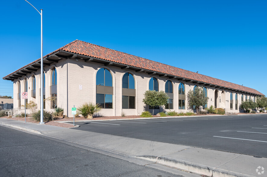 4220 S Maryland Pky, Las Vegas, NV for lease - Primary Photo - Image 1 of 35