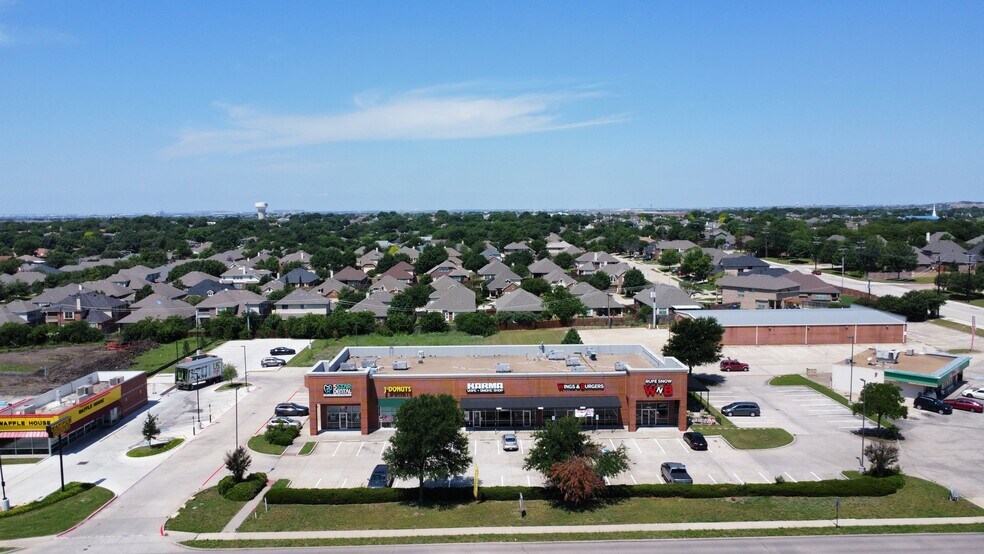 8247 Rufe Snow Dr, Fort Worth, TX à louer - Photo du bâtiment - Image 2 de 5