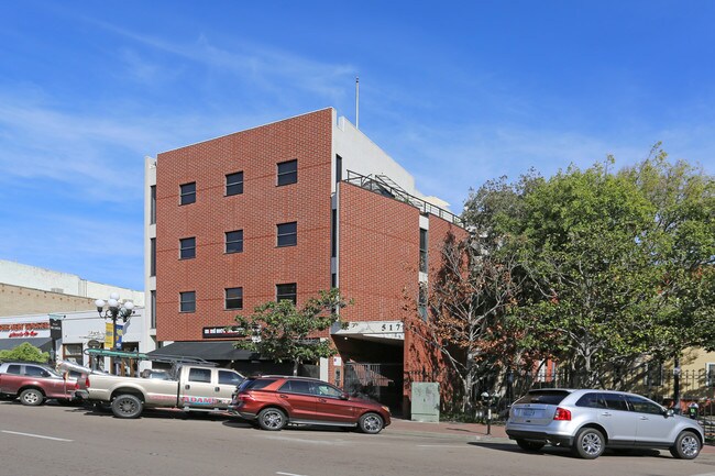 Plus de détails pour 517 4th Ave, San Diego, CA - Bureau, Commerce de détail à louer