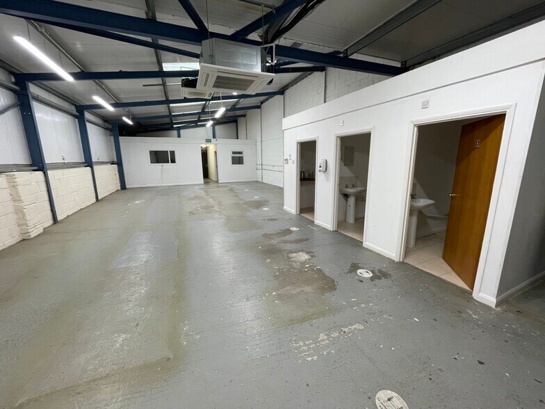 Unit 5B Lucas Green Rd, West End à louer - Photo du bâtiment - Image 3 de 4