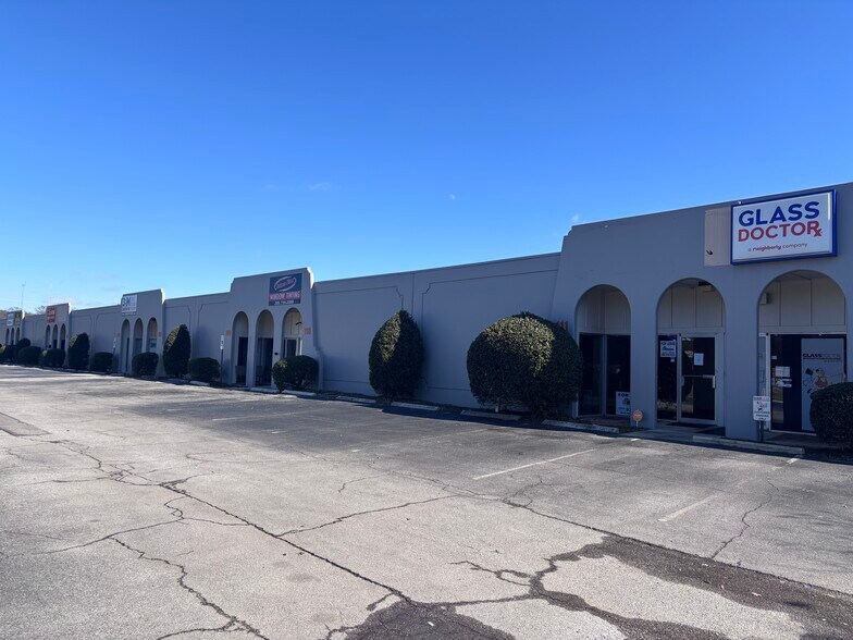 237 Oxmoor Cir, Birmingham, AL à louer - Photo du bâtiment - Image 2 de 10