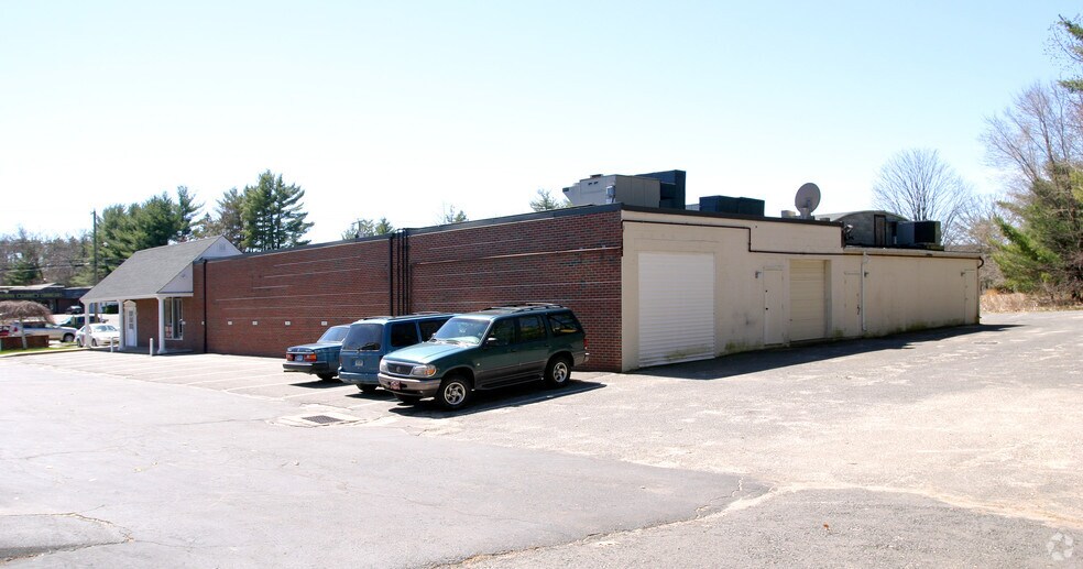 220 W Main St, Avon, CT à vendre - Photo du bâtiment - Image 3 de 3