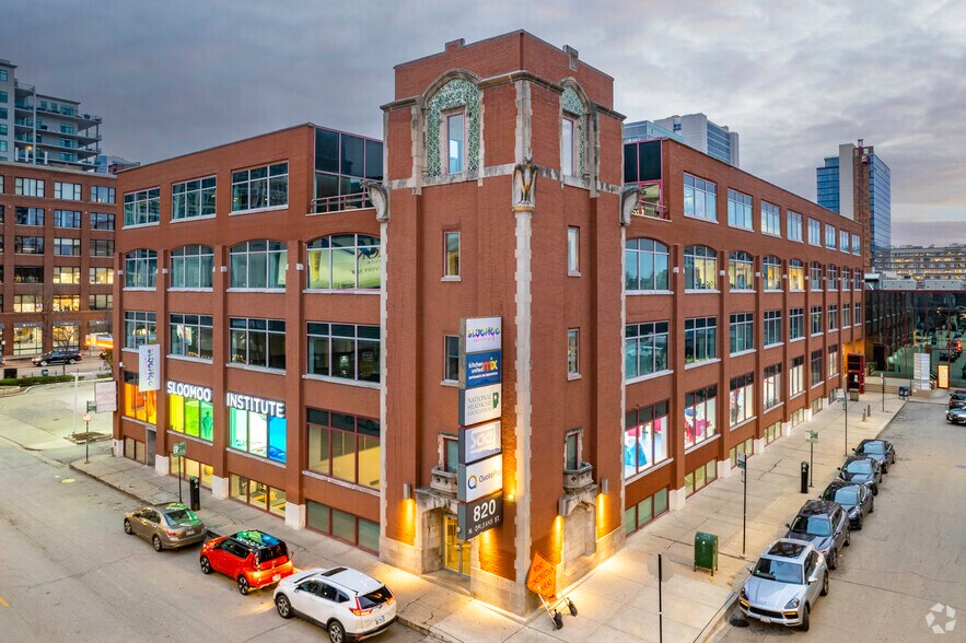 820 N Orleans St, Chicago, IL à louer - Photo du bâtiment - Image 1 de 18