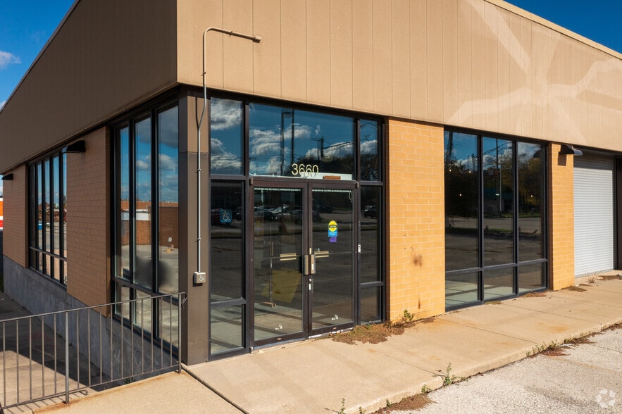 3590-3596 Village Ct, Gary, IN for lease - Building Photo - Image 2 of 3