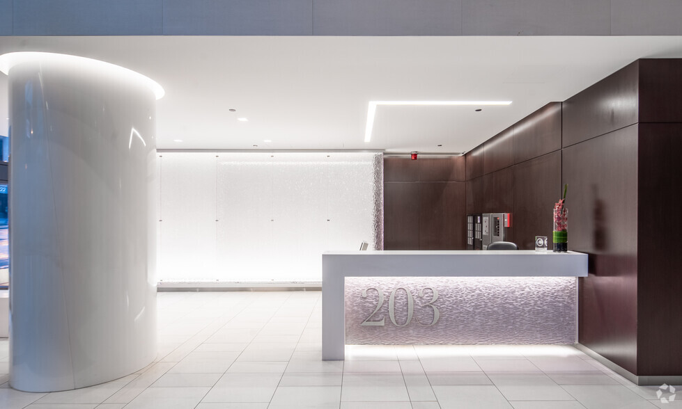 203 N LaSalle St, Chicago, IL for lease - Lobby - Image 3 of 8