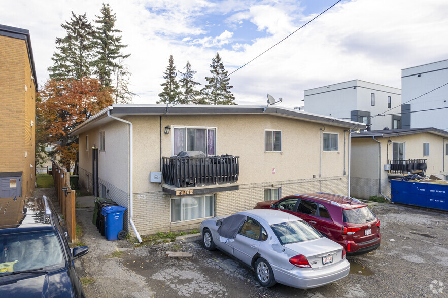 4211 Bow Trl SW, Calgary, AB for sale - Primary Photo - Image 1 of 5