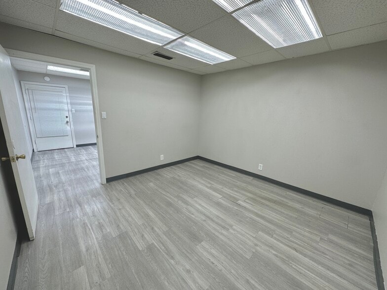 5001 Brentwood Stair Rd, Fort Worth, TX for lease - Building Photo - Image 2 of 5