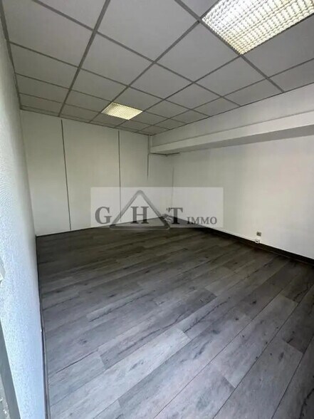 Office in Bonneuil-sur-Marne for lease - Building Photo - Image 3 of 5