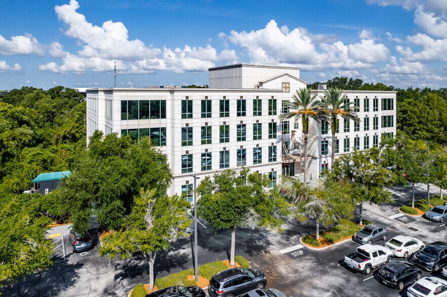 258 Southhall Ln, Maitland, FL à louer - Photo du bâtiment - Image 2 de 7