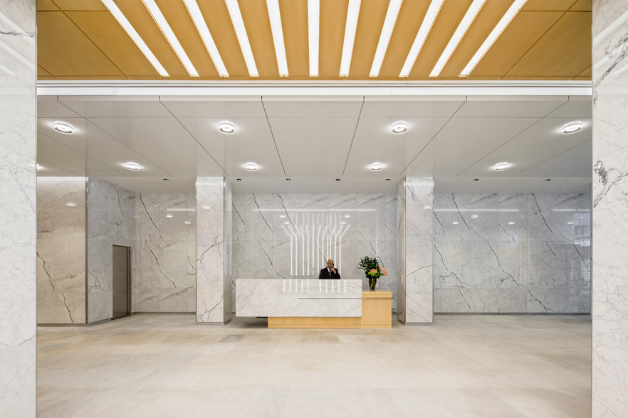 575 Lexington Ave, New York, NY for lease - Lobby - Image 2 of 7