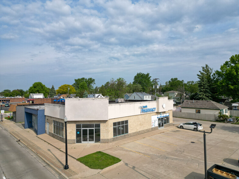 1055-1059 E 9 Mile Rd, Hazel Park, MI à louer - Photo du bâtiment - Image 1 de 8