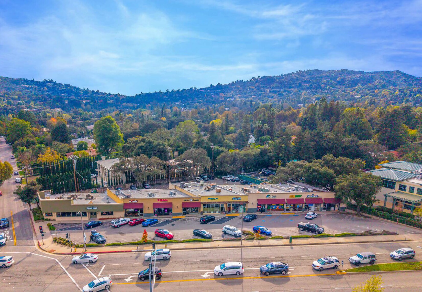 502 Foothill Blvd, La Cañada Flintridge, CA à vendre Photo principale- Image 1 de 6
