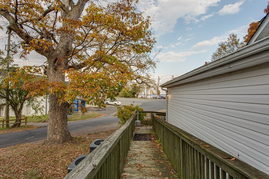 12133 Neale Sound Dr, Cobb Island, MD for sale - Building Photo - Image 3 of 35