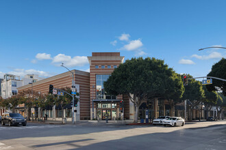 402 Santa Monica Blvd, Santa Monica, CA for lease Building Photo- Image 2 of 33