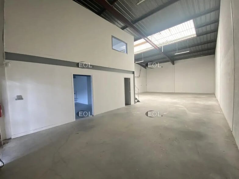 Industriel dans Lisses à louer - Photo intérieure - Image 3 de 4