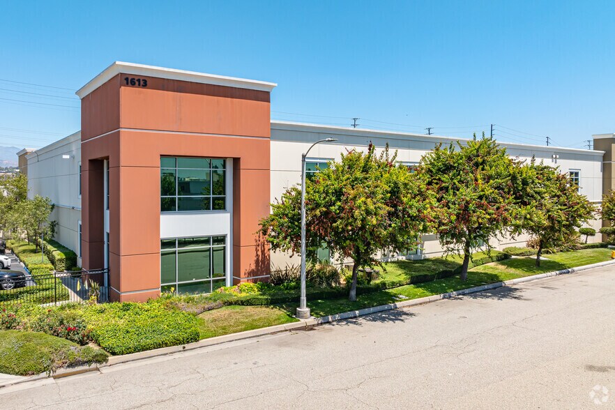 1613 W 2nd St, Pomona, CA à louer - Photo principale - Image 1 de 4