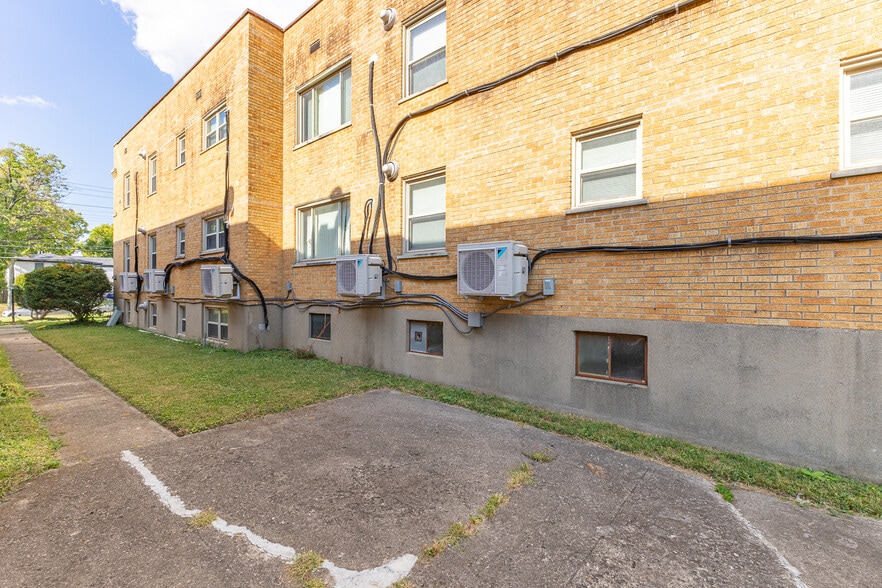 6914 Montgomery Rd, Cincinnati, OH for sale - Building Photo - Image 3 of 36