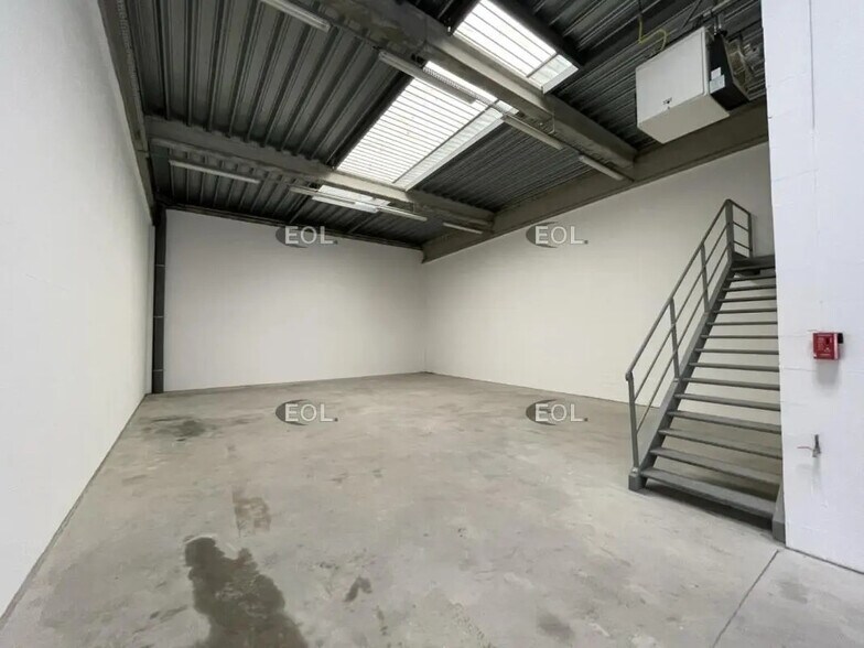 Flex in Chambly for lease - Interior Photo - Image 3 of 7