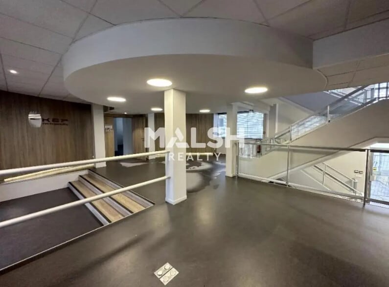 Bureau dans Caluire-et-Cuire à vendre - Hall d’entrée - Image 2 de 8