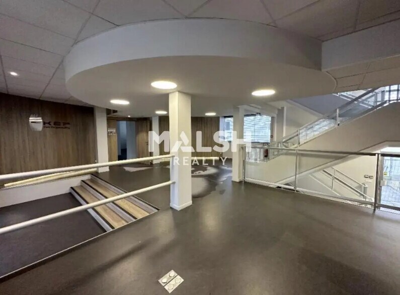 Office in Caluire-et-Cuire for sale - Lobby - Image 2 of 8