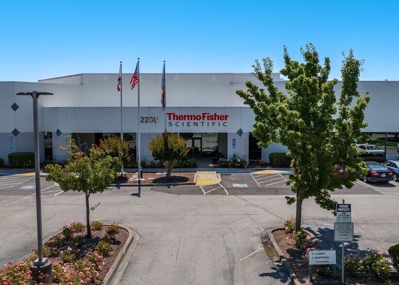 2200-2240 S McDowell Boulevard Ext, Petaluma, CA à louer - Photo du bâtiment - Image 3 de 13