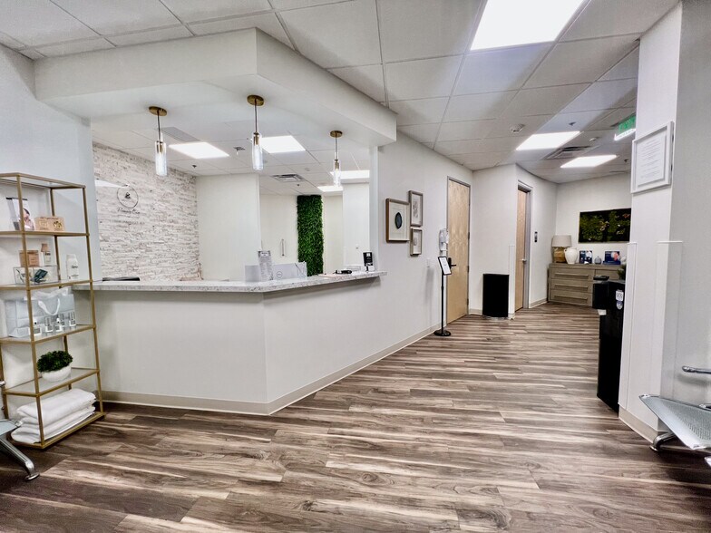 1760 E Pecos Rd, Gilbert, AZ à louer - Photo du bâtiment - Image 3 de 14