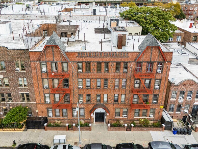 99 E 96th St, Brooklyn, NY portefeuille de 3 propriétés à vendre sur LoopNet.ca - Photo du bâtiment - Image 3 de 12
